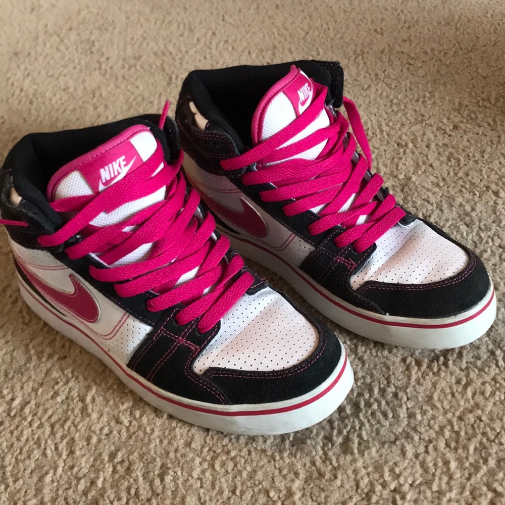 Nike high top skate shoes